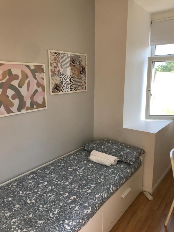 Single Bedrooms With Wifi And Underbed 10 ロンドン エクステリア 写真