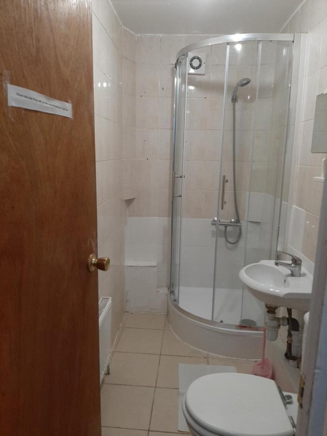 Single Bedrooms With Wifi And Underbed 10 ロンドン エクステリア 写真