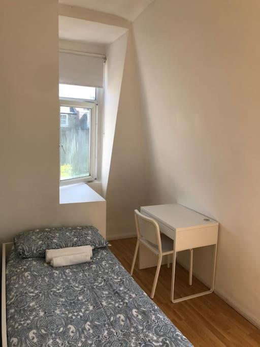 Single Bedrooms With Wifi And Underbed 10 ロンドン エクステリア 写真