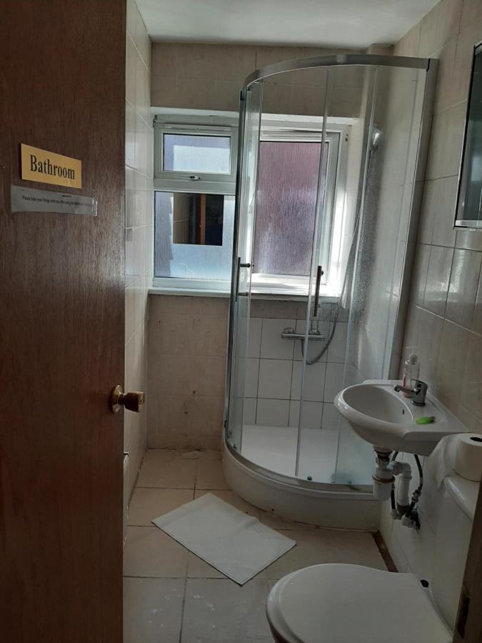 Single Bedrooms With Wifi And Underbed 10 ロンドン エクステリア 写真